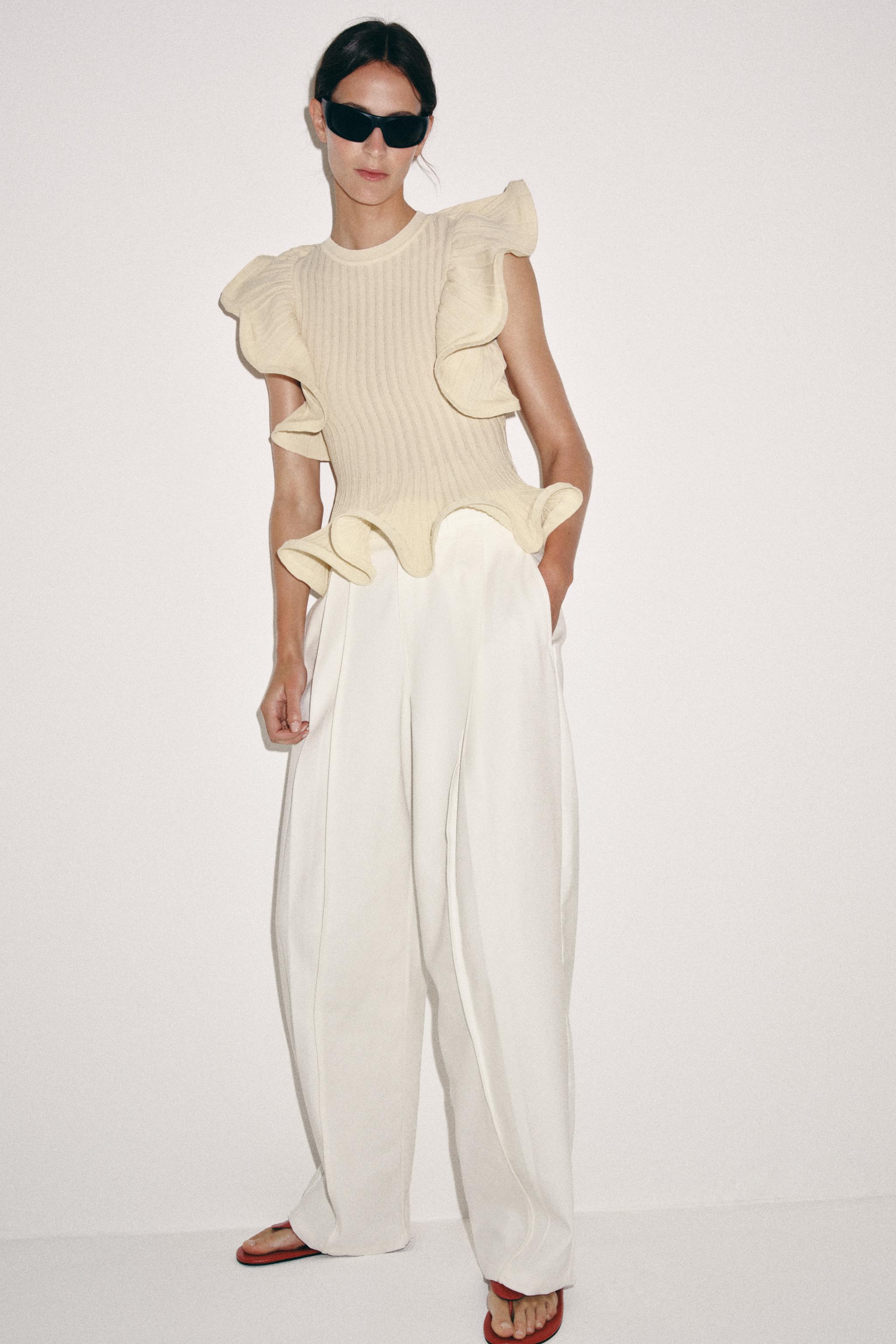 WAVY TRIM KNIT TOP